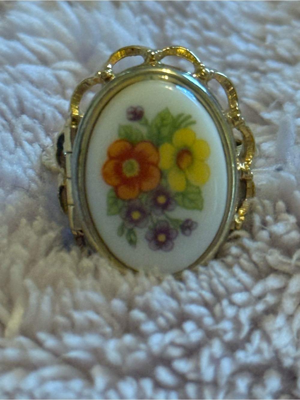 Avon Gold-Tone Floral Porcelain Ring with Yellow, Orange & Purple Flowers
